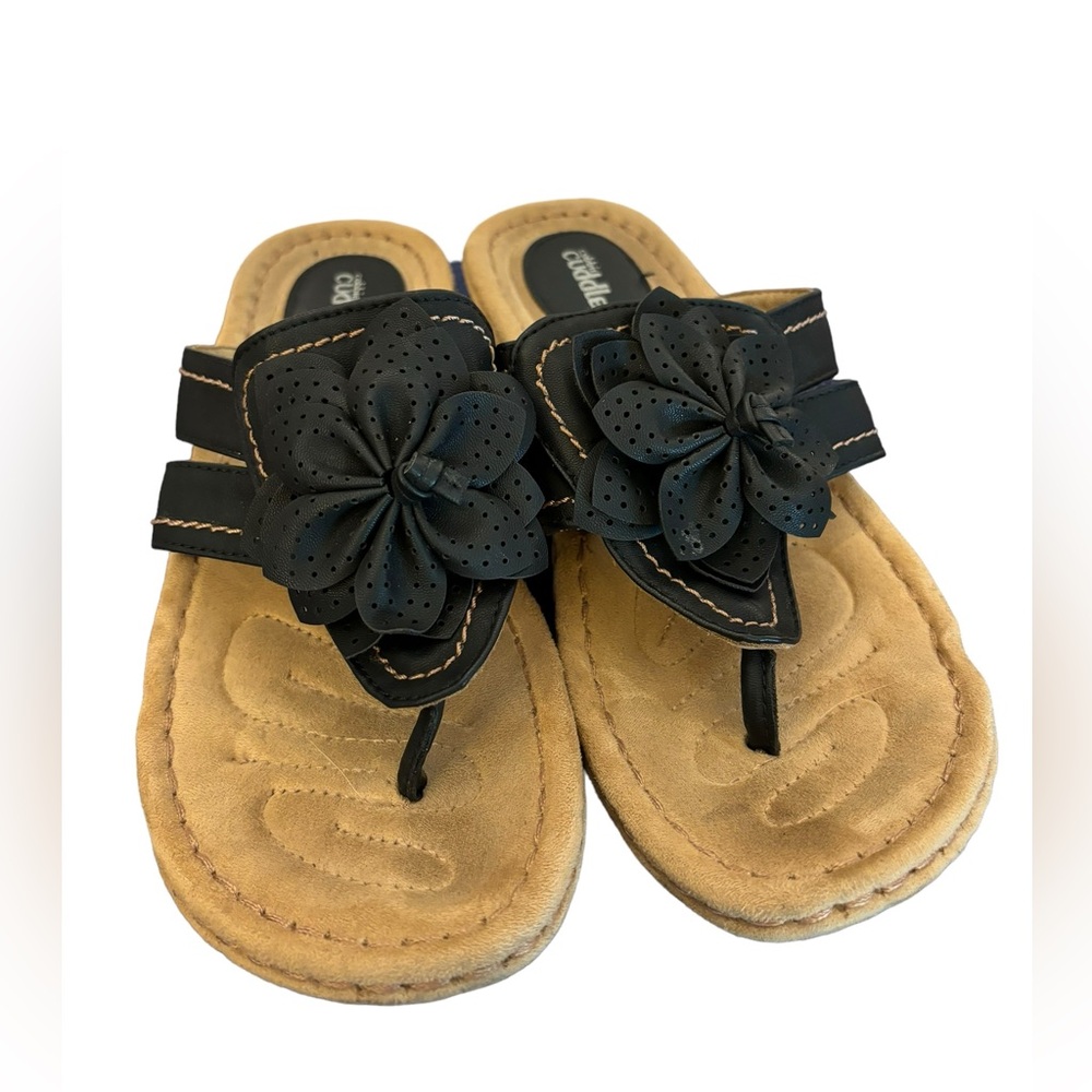 Cobbie Cuddlers Women’s Black‎ and Tan Sandals with Flower Accent Size 7.5